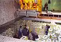 Loading of banana boxes in the hold of a refrigerated ship